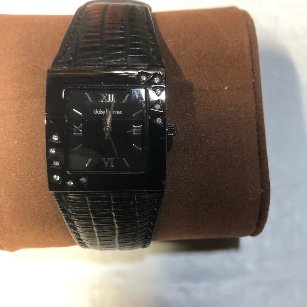 Daisy Fuentes black analog watch with leather black band.